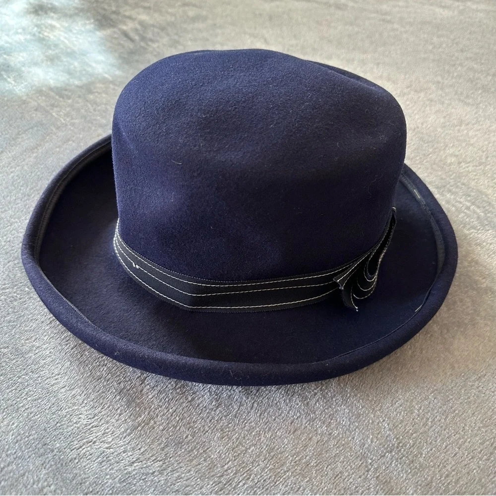 Vintage 100% Wool Clarks Navy Blue with Bow Trim Hat - Picture 5 of 10